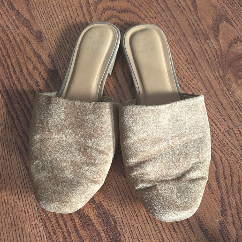 a new day Women's Slip-On Mules in Light Beige Suede